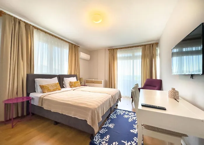 Gazde/Camere de închiriat Cloud9 *